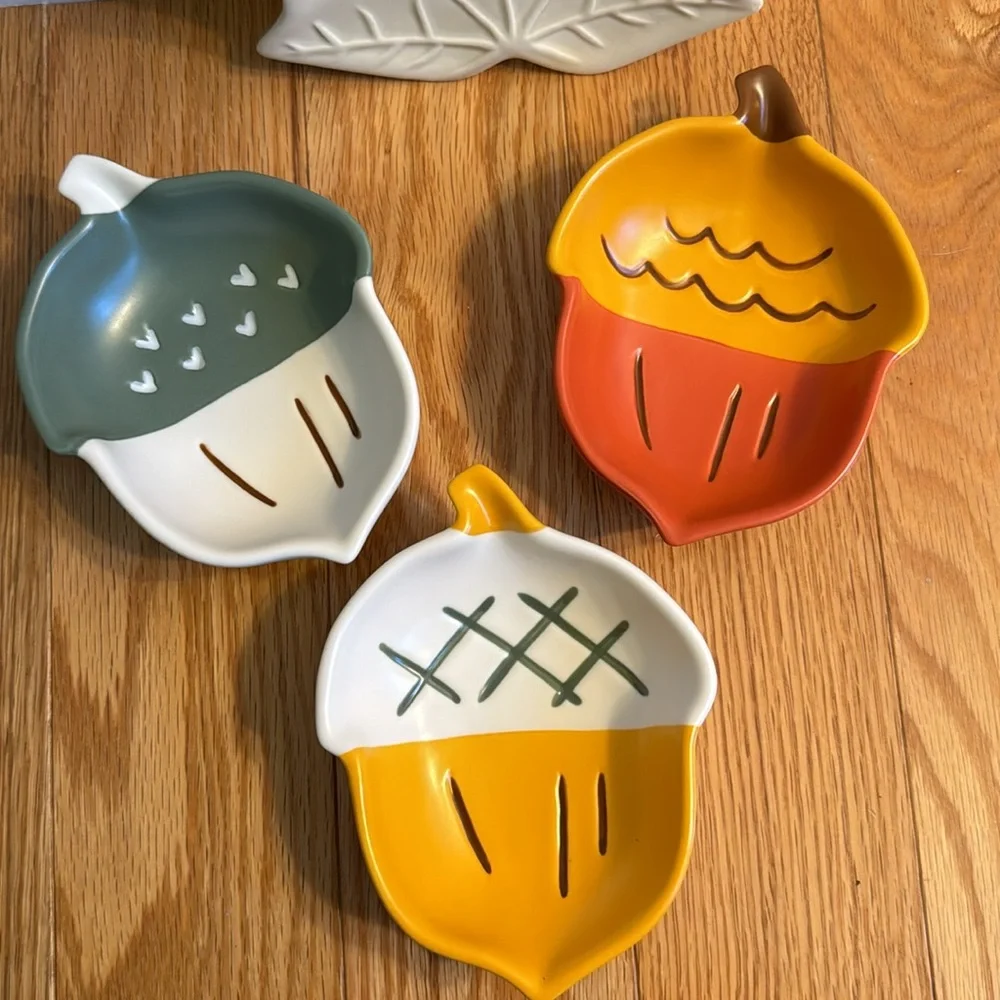 Hallmark Autumn Acorns Stacking Bowls, Set of 3- Free gift with purchase! - Picture 2 of 6